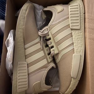 Adidas NMD R1 NEVER WORN